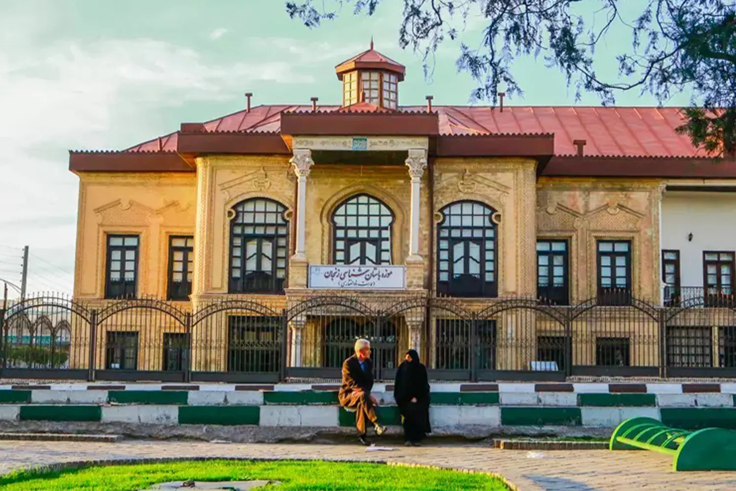 پیاوە خوێیەکانی زەنجان