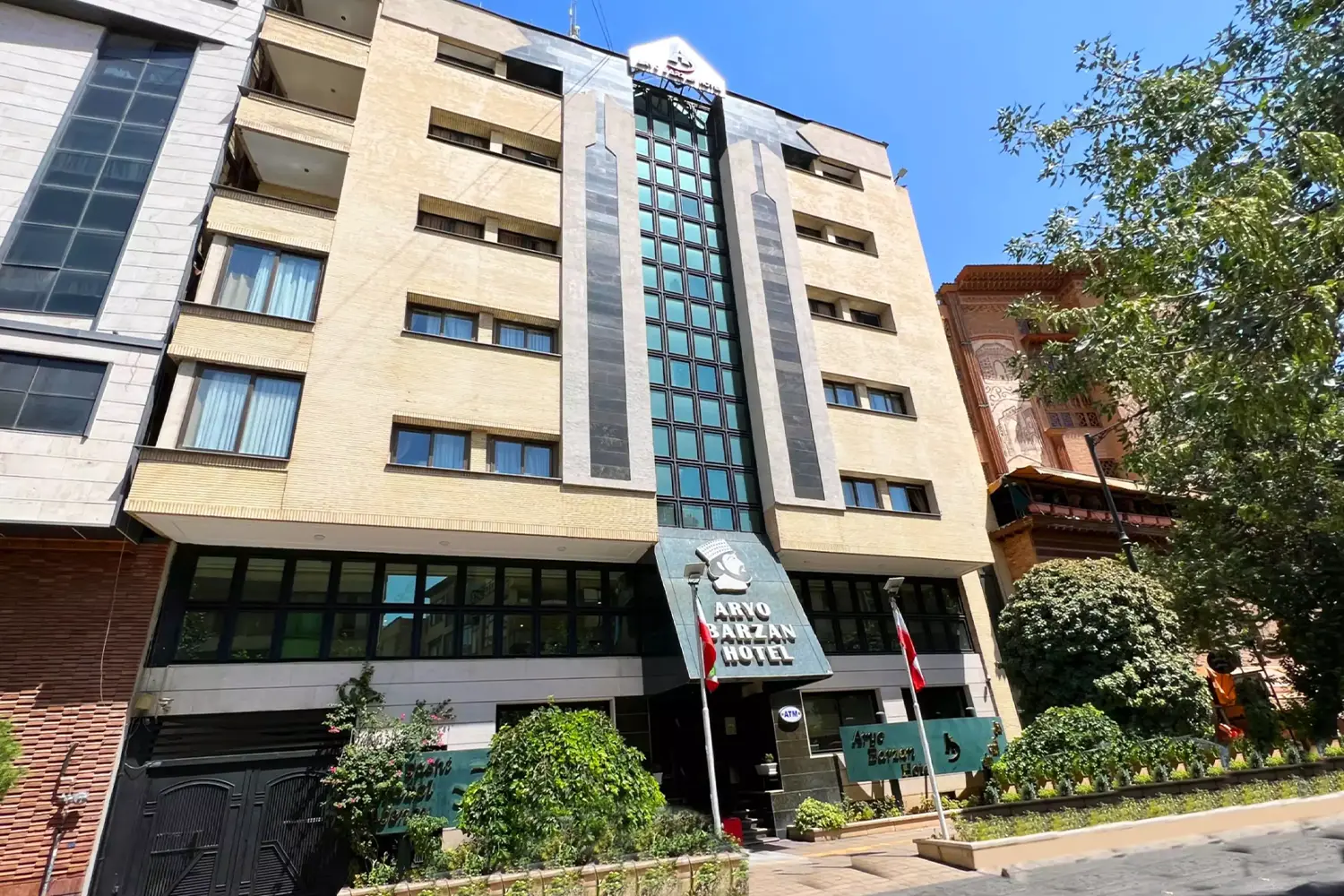 Aryo Barzan Hotel: An ideal option for family trips.
