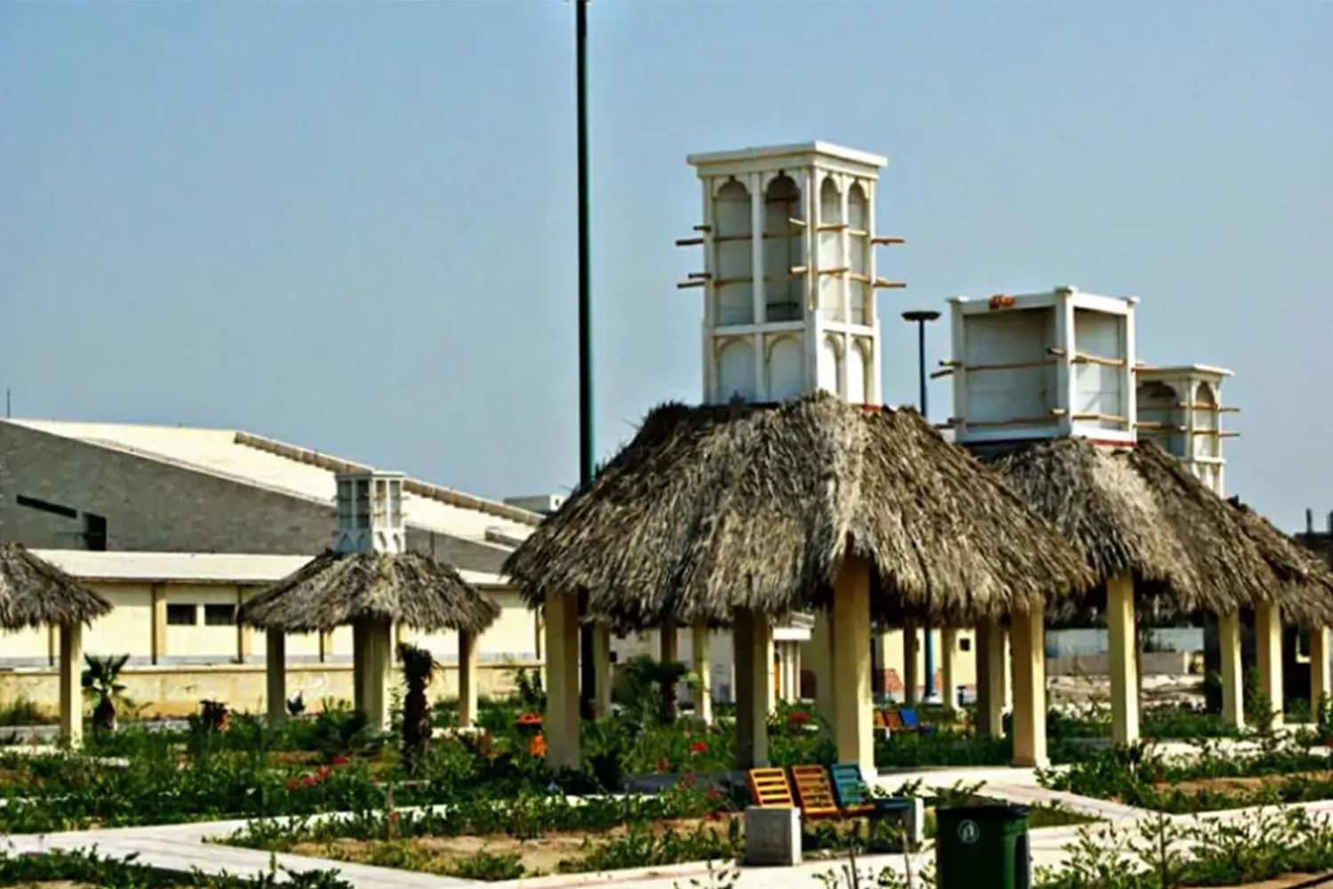Bandar Abbas Beach Park: A great spot for evening walks by the sea.