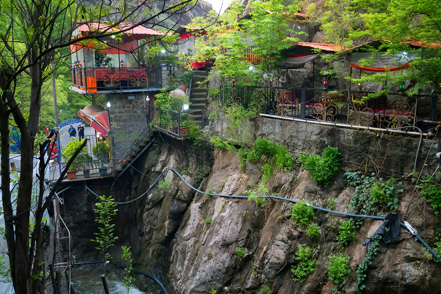 Darband: A mountainous area with hiking trails, beautiful scenery, and fresh air, ideal for escaping the city’s bustle.