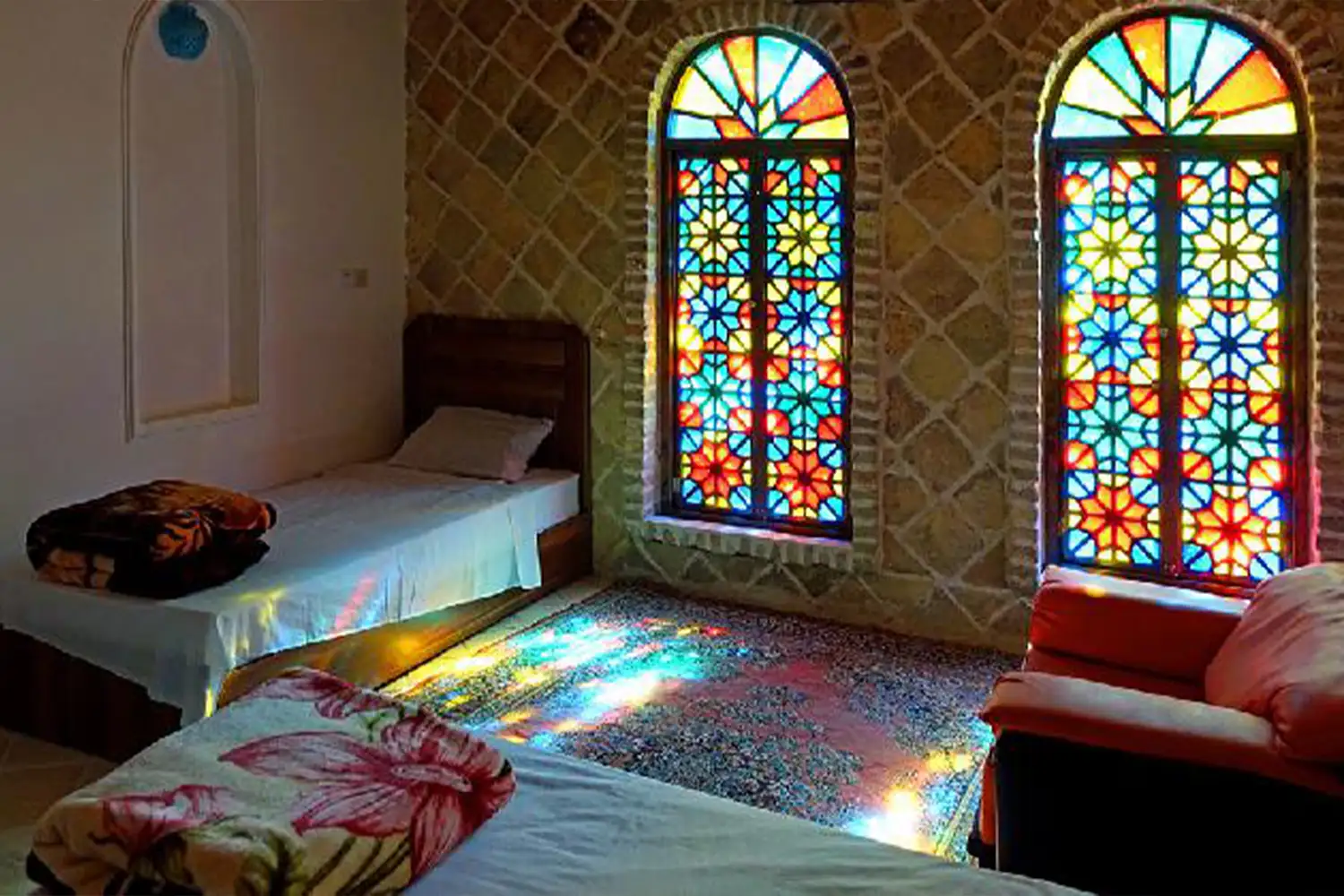 Golestan Raz Eco-Lodge: An ideal option for short and family stays.