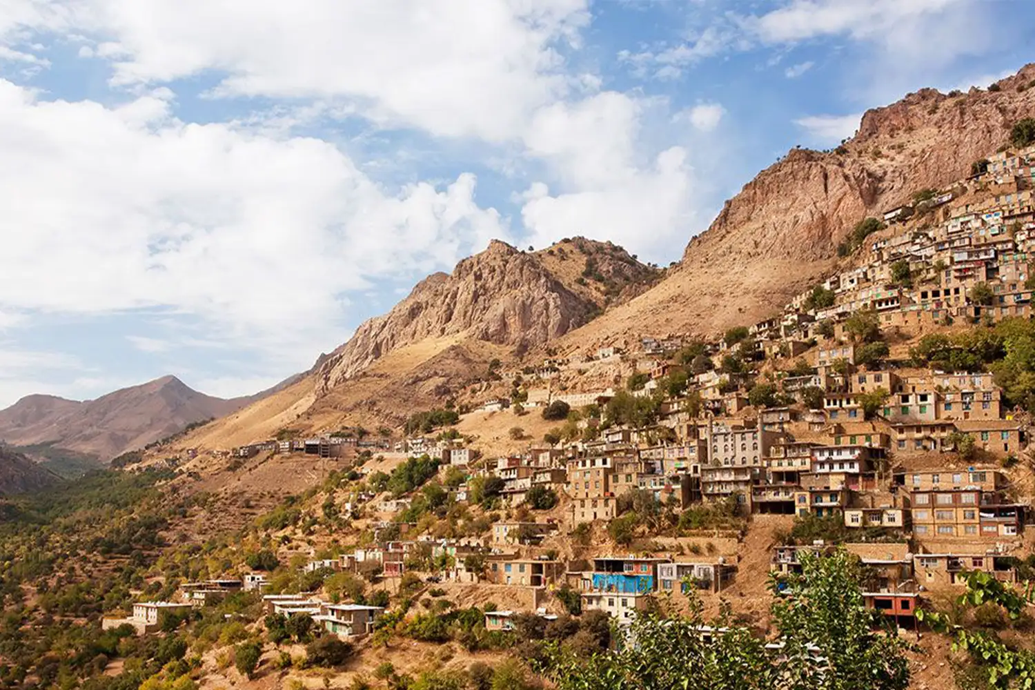 Hajiij Village in Paweh: A picturesque terraced village with traditional houses and cool streams.