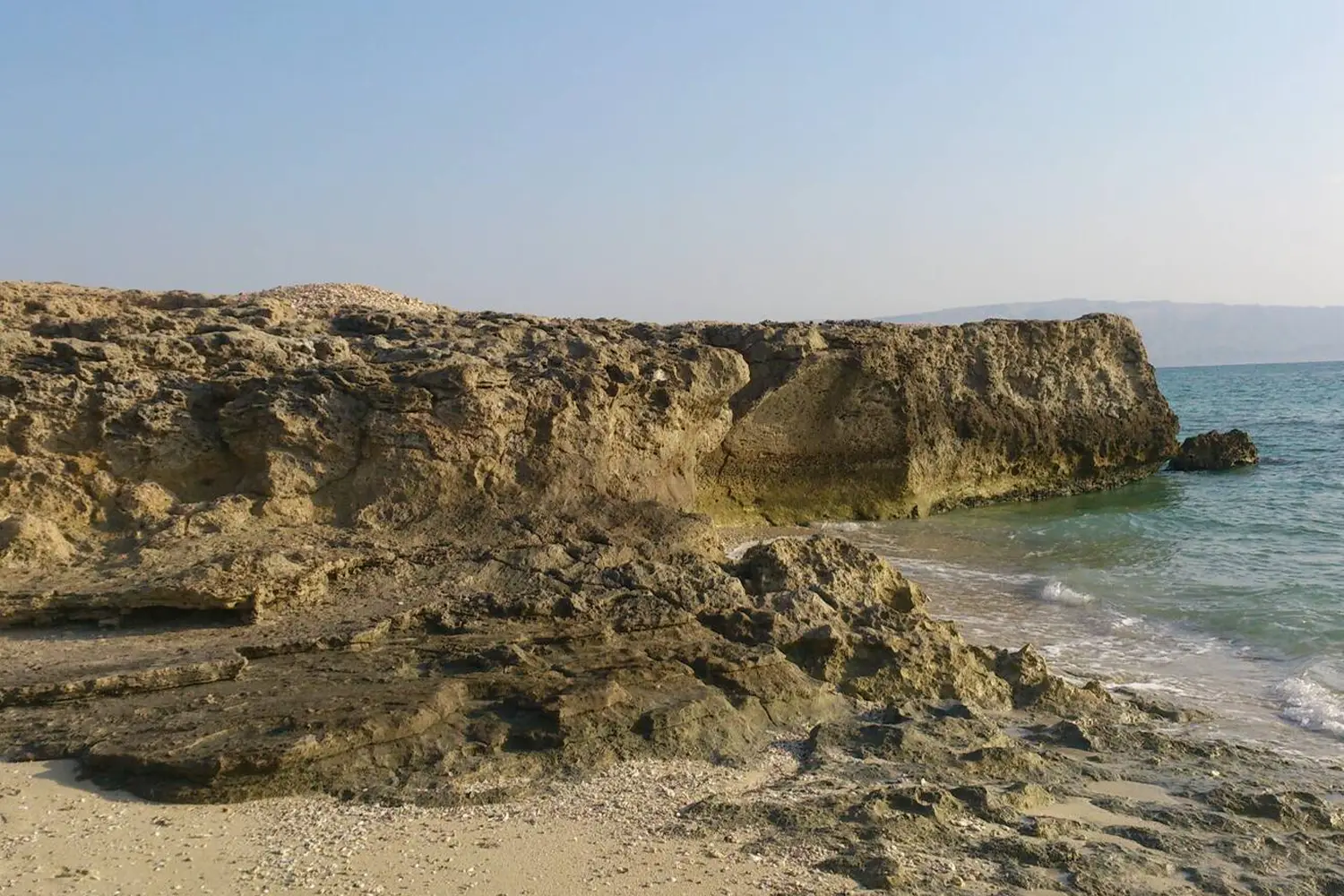 Hendorabi Island — A quiet, natural island ideal for picnics and beach trips.