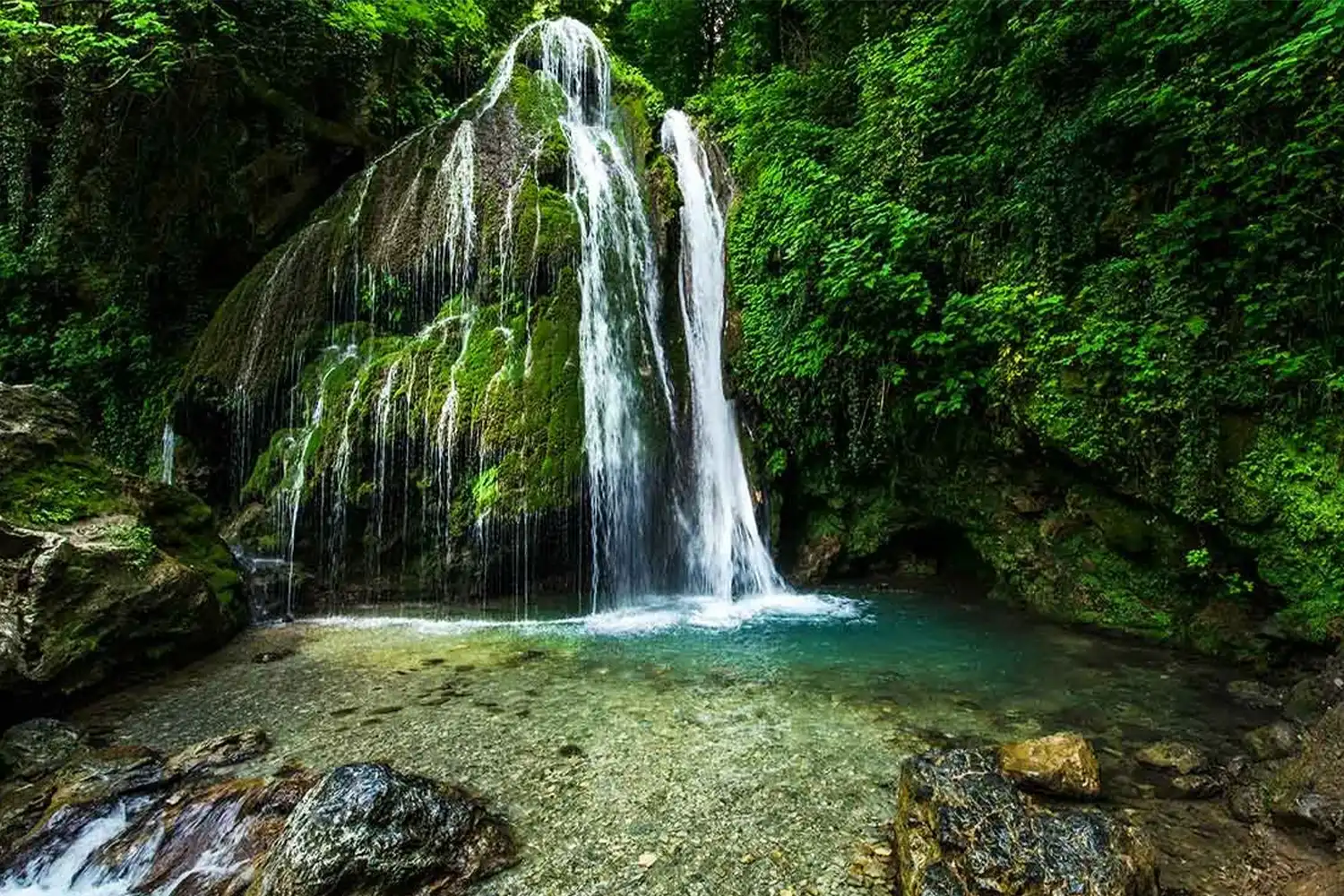 Kohmreh Sarakhi Waterfall: The roaring diamond of Shiraz.