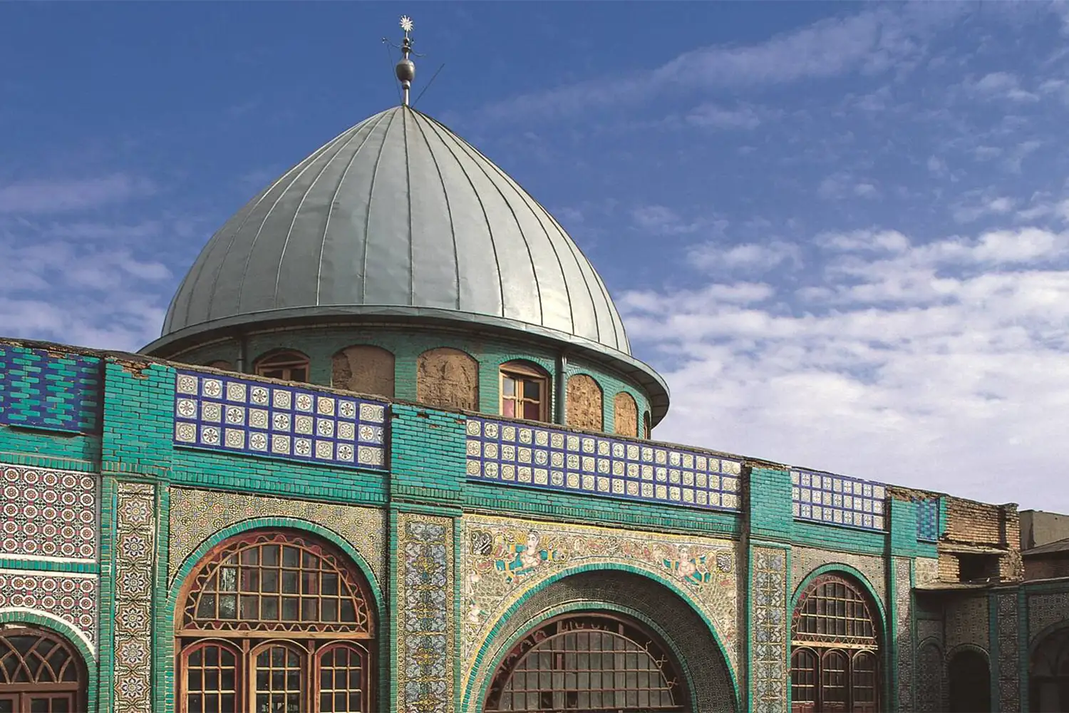 Moaven ol-Molk Tekyeh: An ancient Qajar-era building.