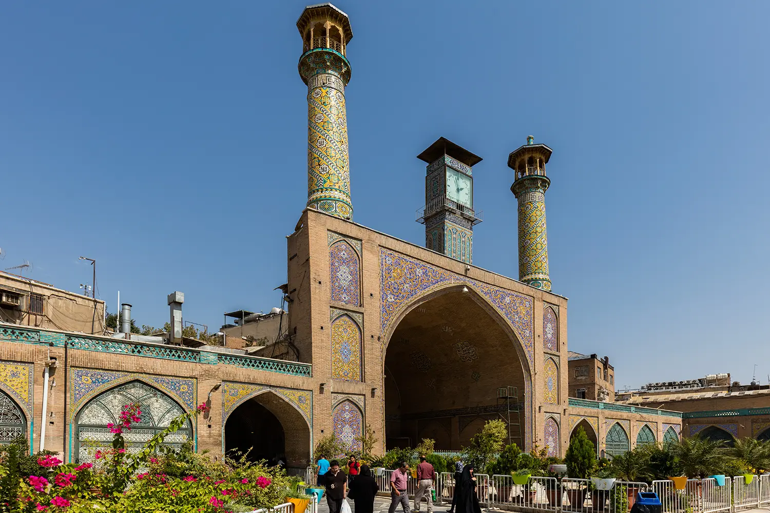 Mosque of Shah’s Palace: An example of beautiful Islamic architecture with intricate designs.