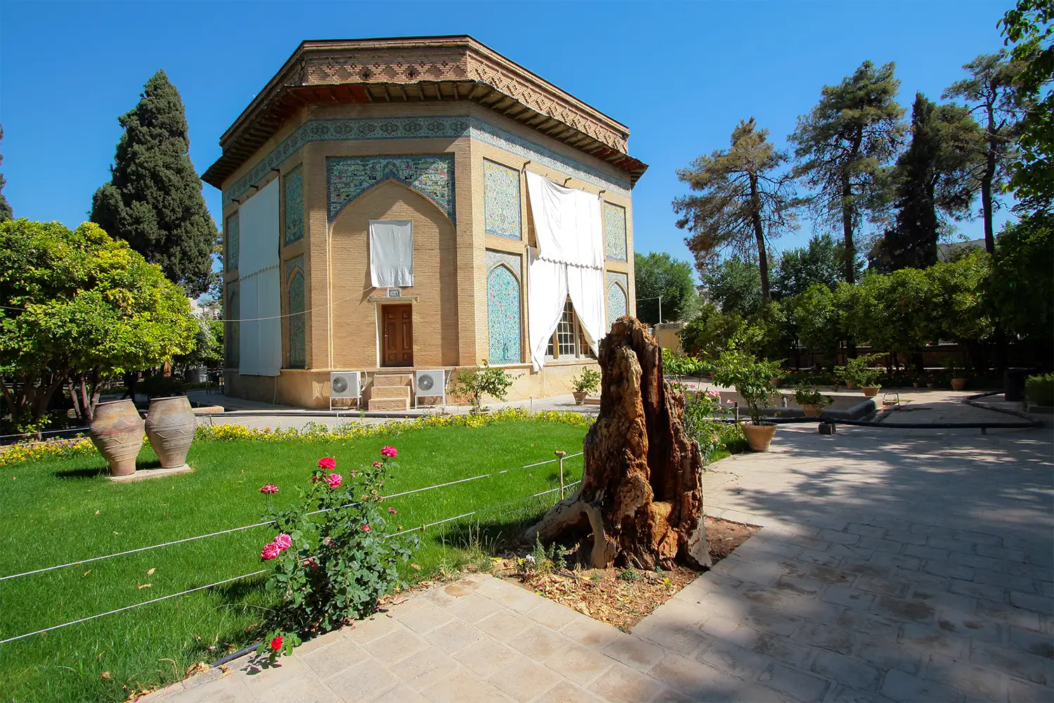 PARS Museum: A rare treasure of Iranian art and history.