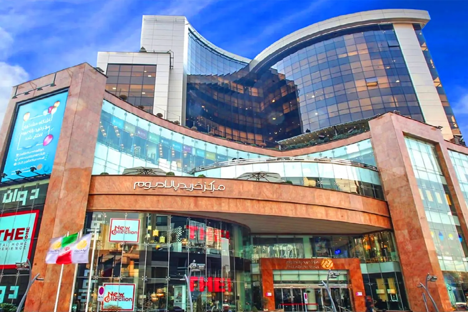 Palladium Mall: A luxury shopping mall with international brands and high-end goods.