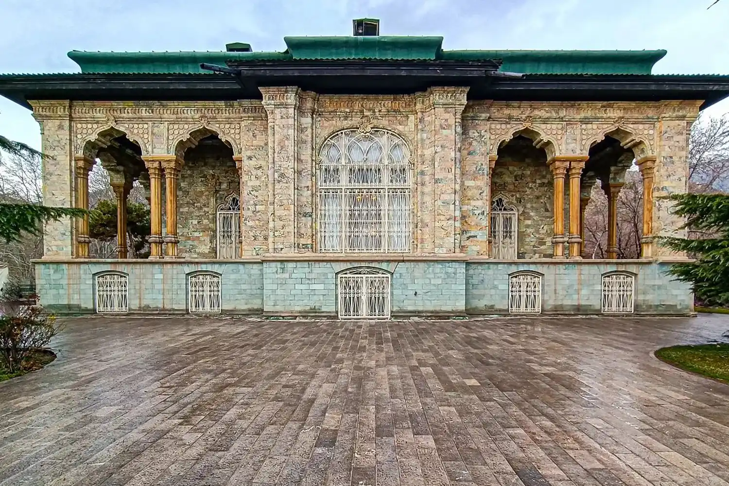 Sa’dabad Complex: A sprawling historical complex that was once home to the royal family.