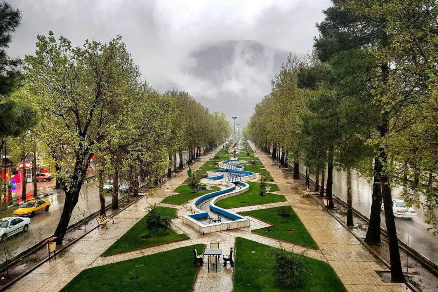Taq-e Bostan Boulevard: The longest forested boulevard in Iran, stretching 3600 meters, one of Kermanshah’s main attractions.