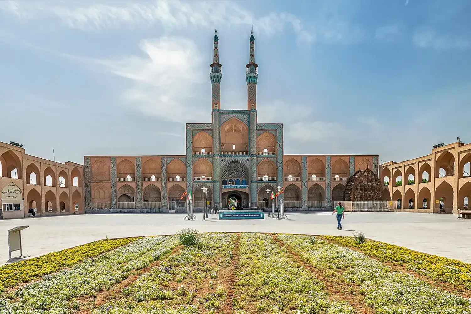 Amir Chakhmaq Complex – The historic heart of Yazd.