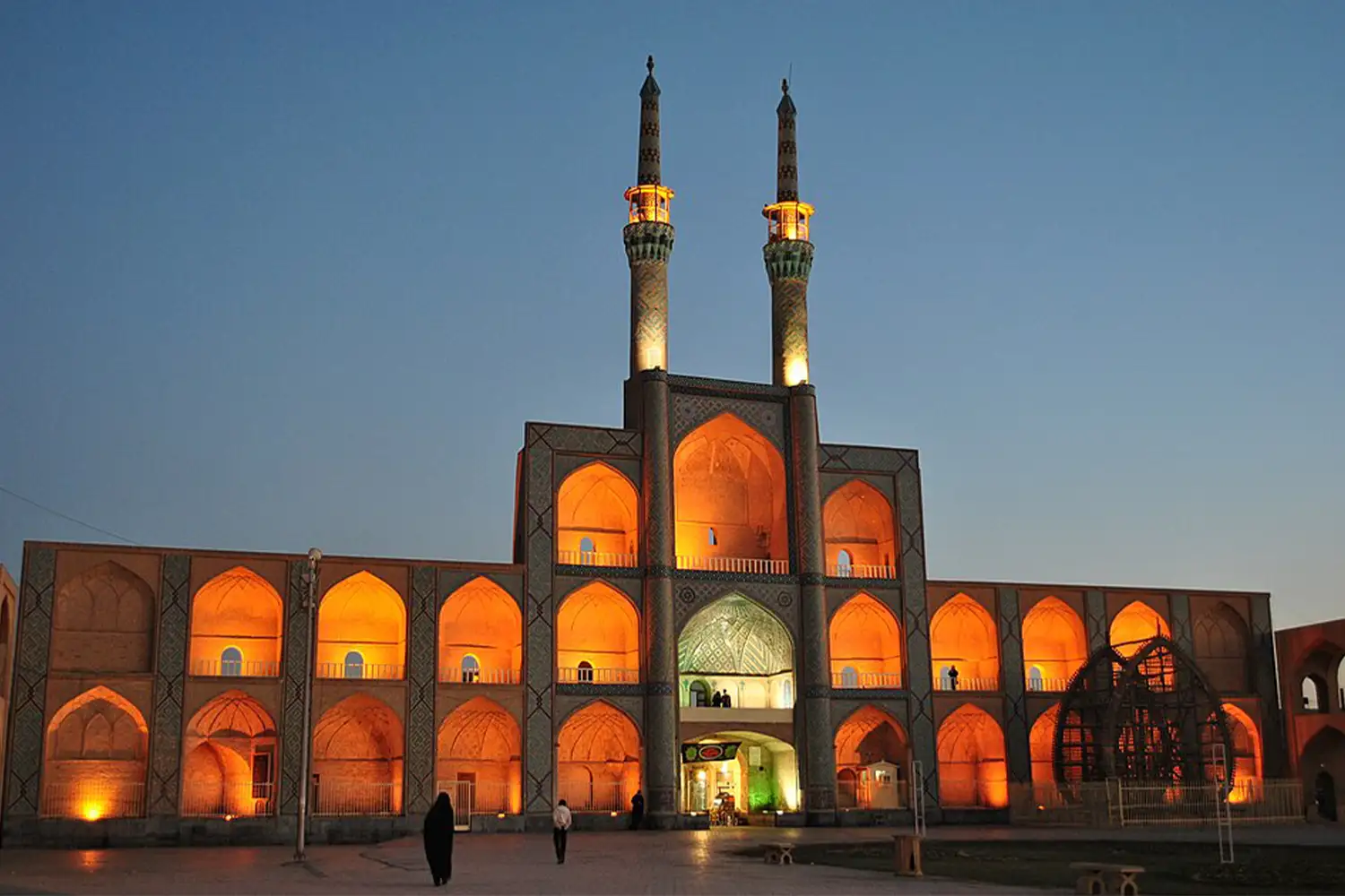 Amir Chakhmaq Complex – The historic heart of Yazd.
