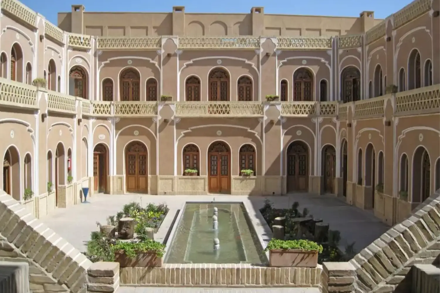 Lariha House – One of the most unique historic houses in Yazd.