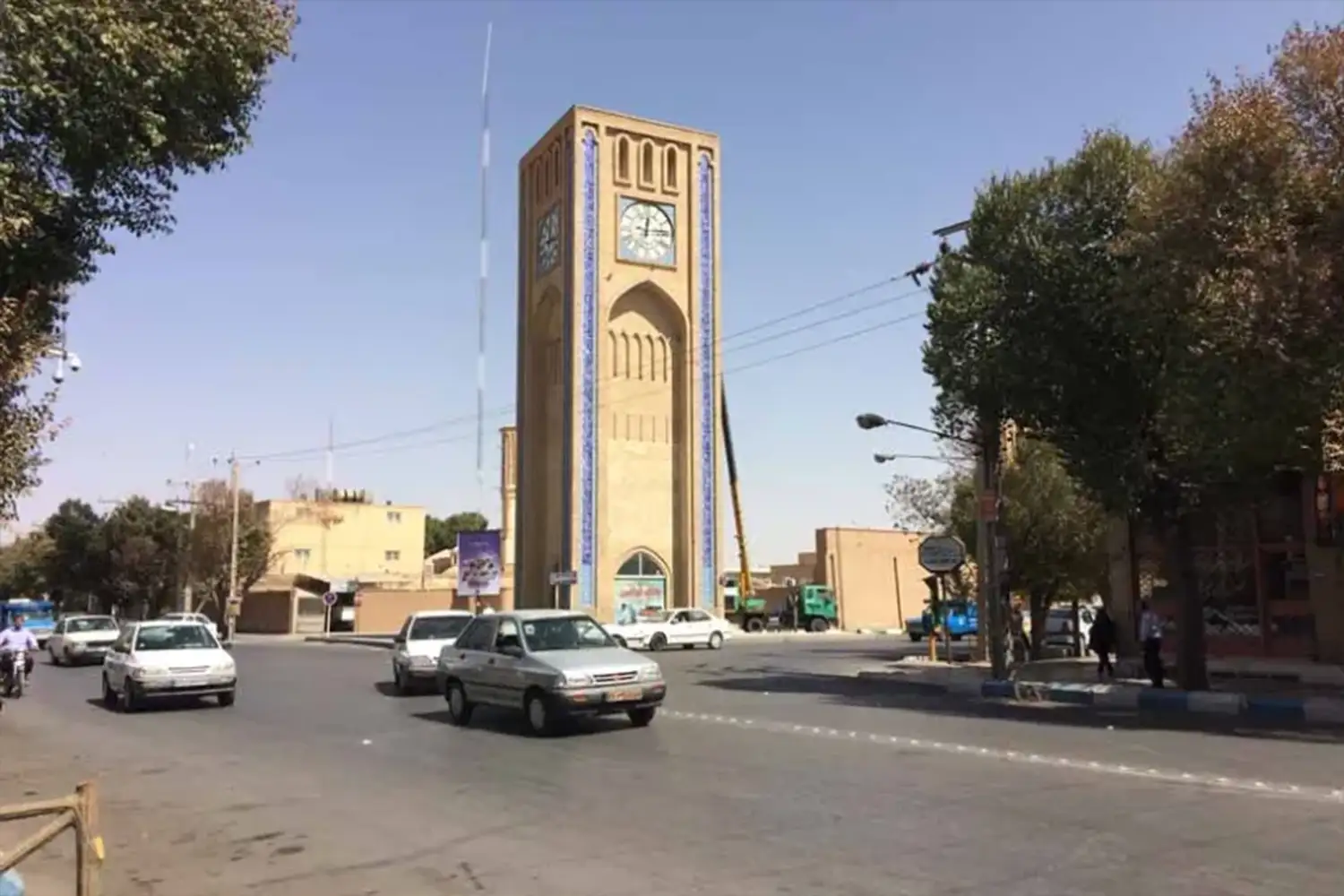 Vaqt-o-Sa’at Square – One of the oldest squares in Yazd.
