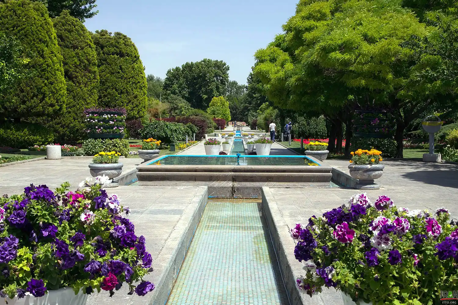 Isfahan Flower Garden — A dreamy paradise in Half of the World.