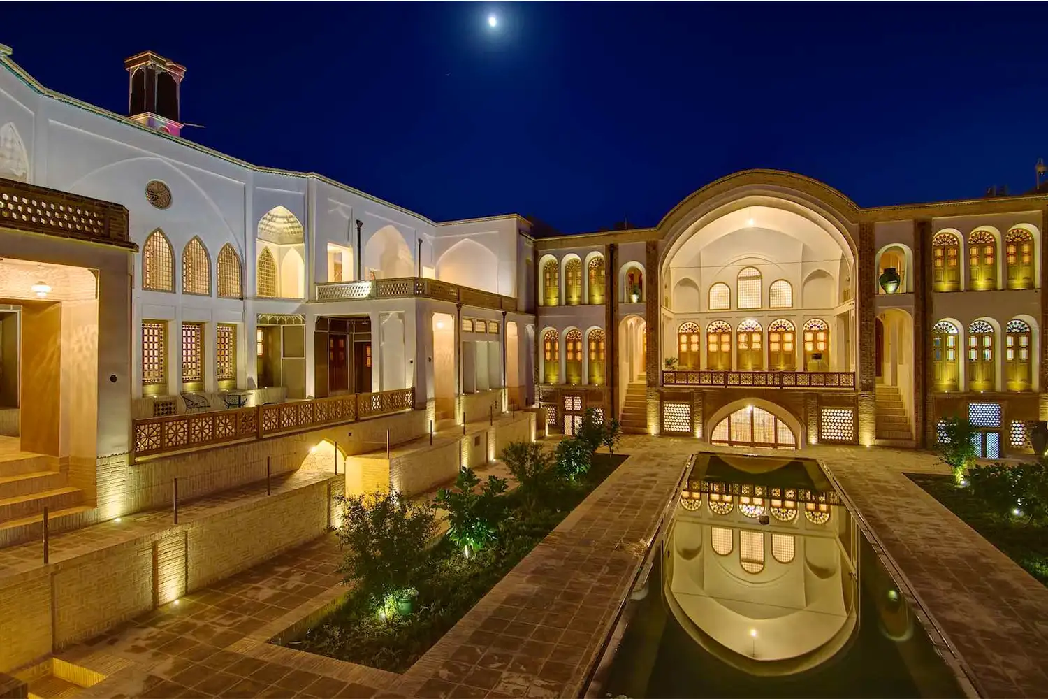Manouchehri Traditional Hotel – A rare stay in the heart of the old city