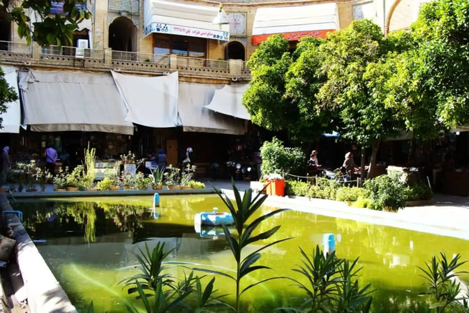 Saray-e-Mosher Bazaar: The paradise of traditional Shirazi arts.