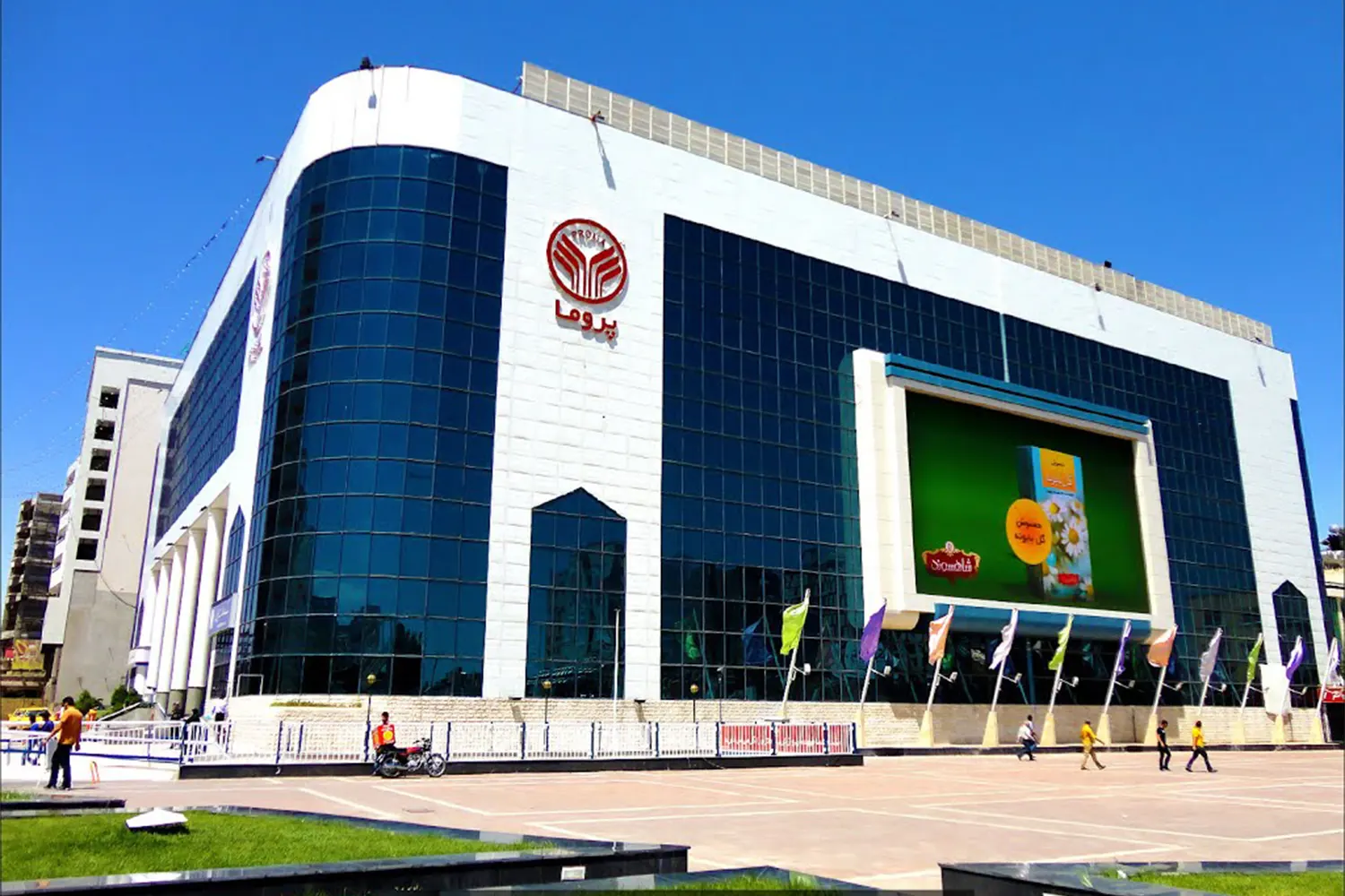 Proma Mall — Popular for clothes and cosmetics.